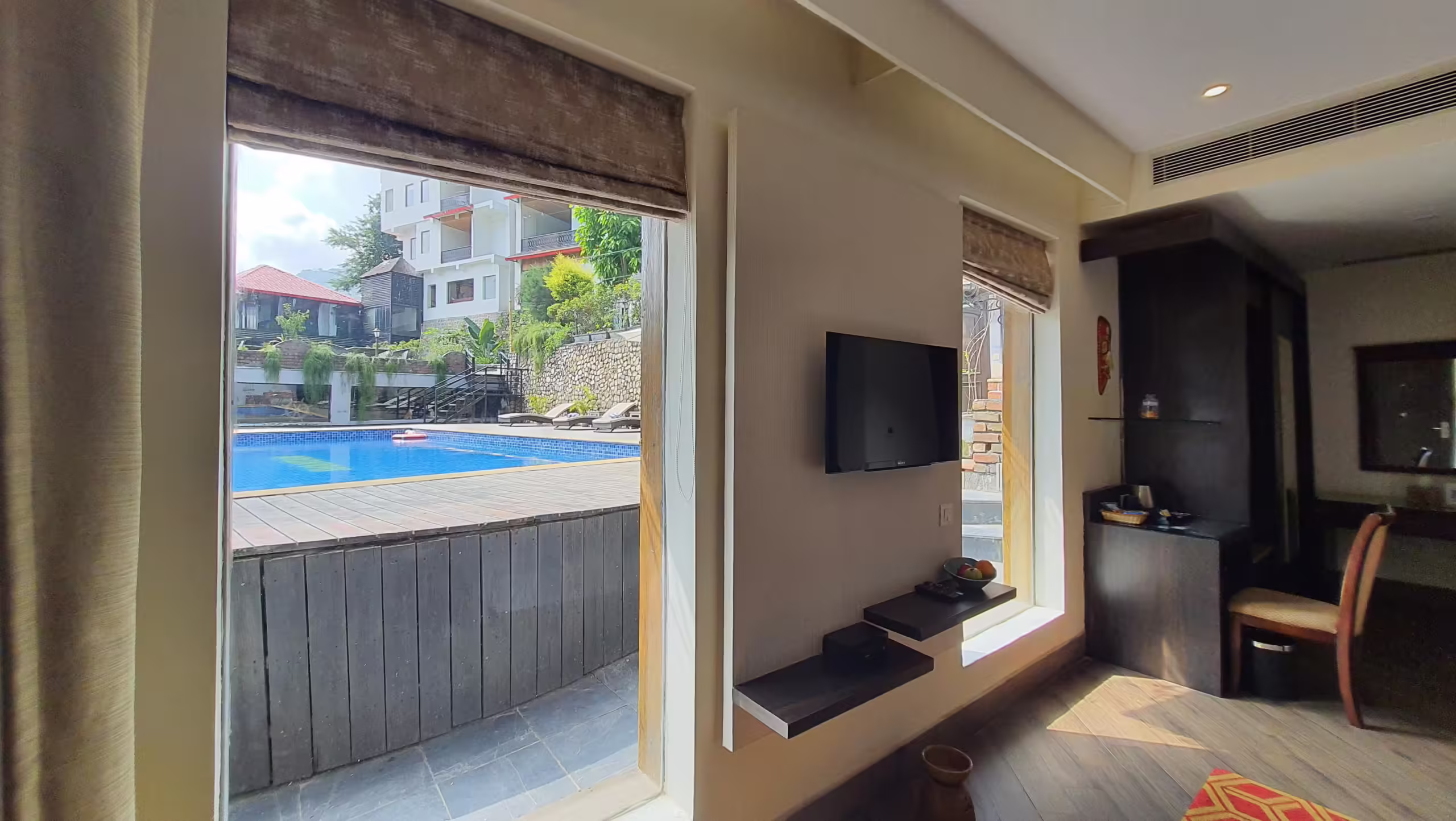 Deluxe room with pool access